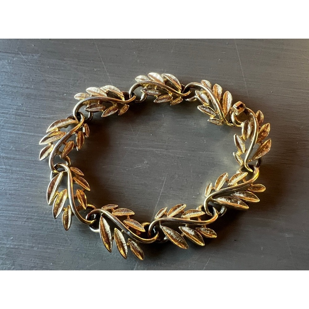 Napier Leaf Bracelet 7.5" Link Gold Tone Textured Botanical Vintage Classic Glam